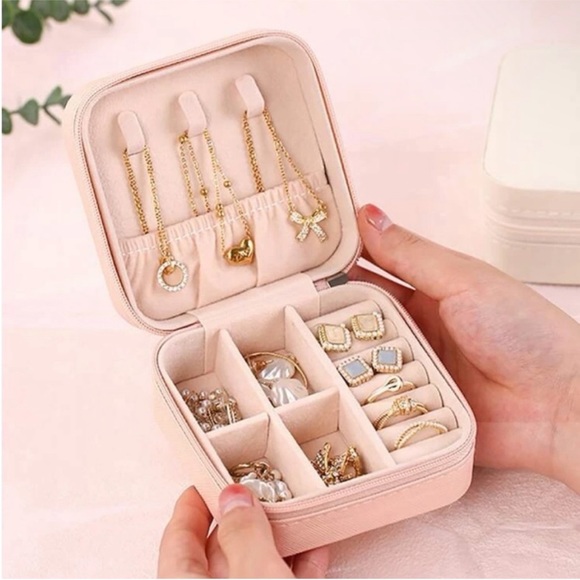 Jewelry - Travel jewelry box nip pink